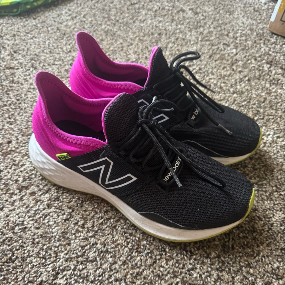 Pink and Black New Balance roav Sz 9 Running Shoes